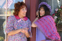 Peaches and Dee played by Mindy Sterling and Philece Sampler